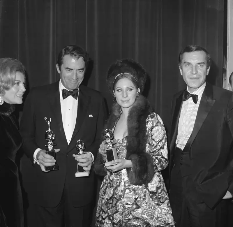Golden Globe: 69 Iconic celebrities outfits.
