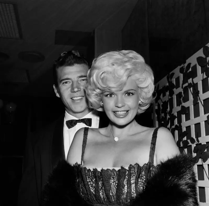 Golden Globe: 69 Iconic celebrities outfits.