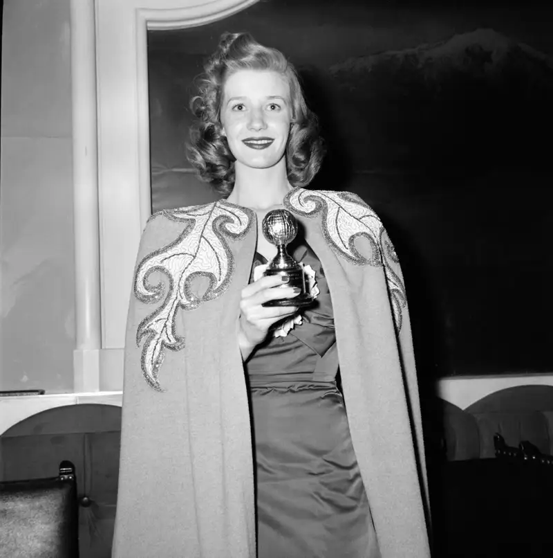 Golden Globe: 69 Iconic celebrities outfits.
