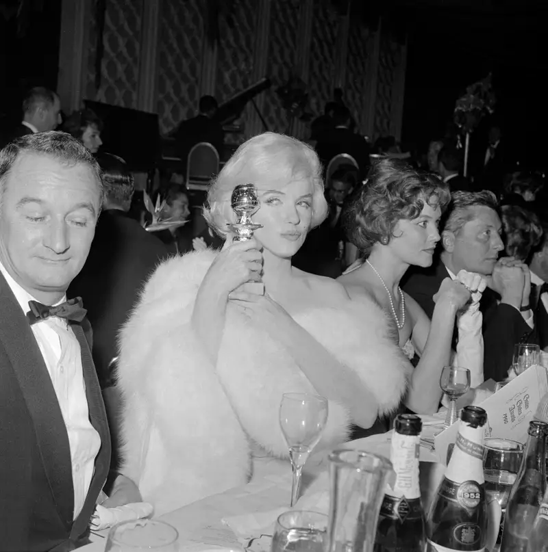 Golden Globe: 69 Iconic celebrities outfits.